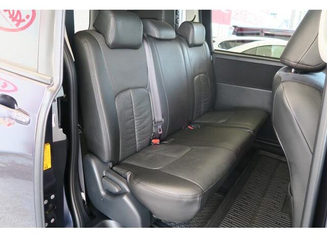 
								TOYOTA VOXY 2013 full									