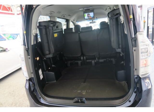 
								TOYOTA VOXY 2013 full									