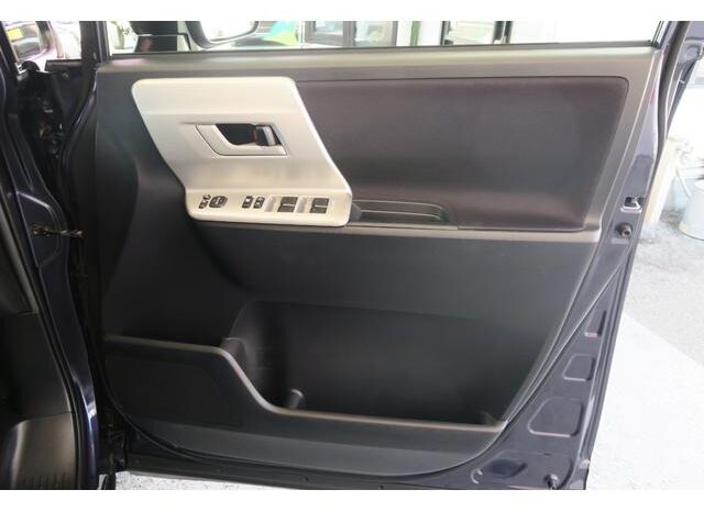 
								TOYOTA VOXY 2013 full									