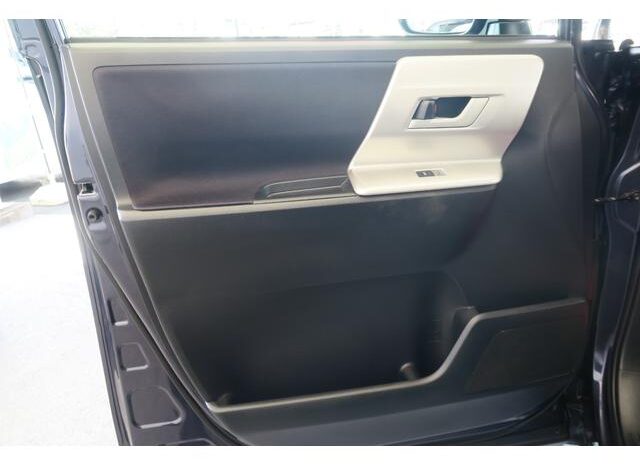 
								TOYOTA VOXY 2013 full									