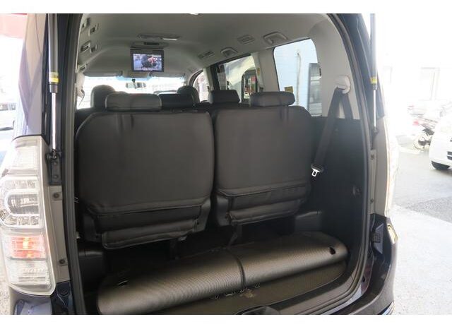 
								TOYOTA VOXY 2013 full									