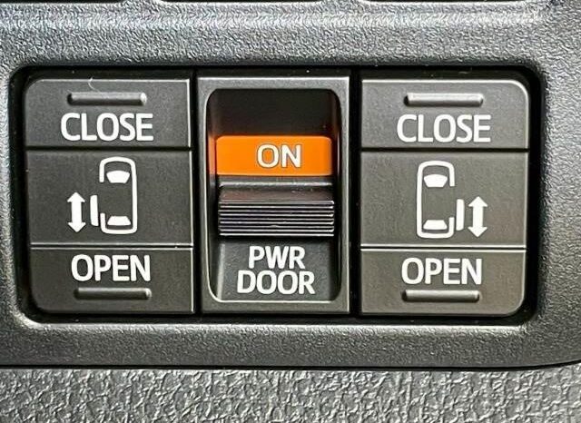 
								TOYOTA VOXY 2020 full									