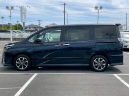 
										TOYOTA VOXY 2020 full									