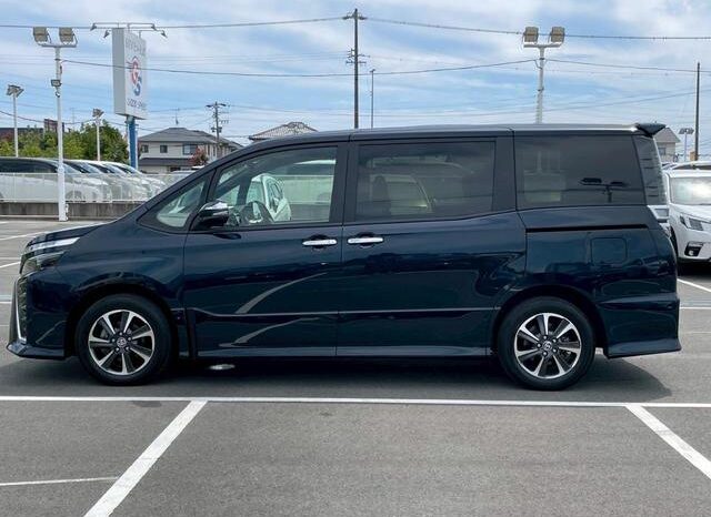 
								TOYOTA VOXY 2020 full									