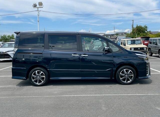 
								TOYOTA VOXY 2020 full									