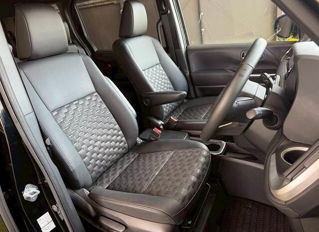 
								TOYOTA VOXY 2023 full									