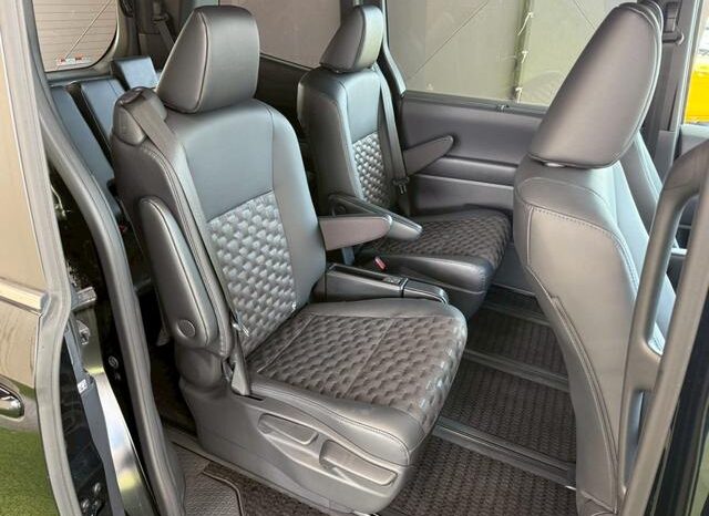 
								TOYOTA VOXY 2023 full									