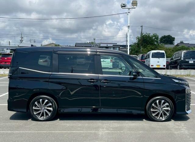 
								TOYOTA VOXY 2023 full									