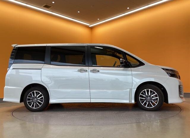 
								TOYOTA VOXY 2016 full									