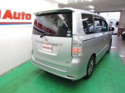 TOYOTA VOVY 2011