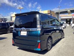 
										TOYOTA VOXY 2020 full									