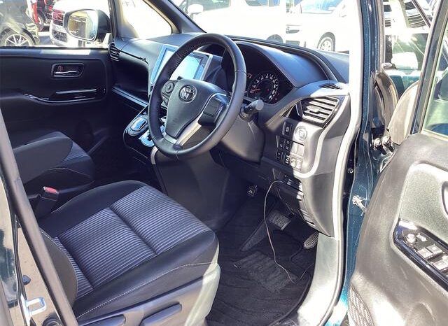 
								TOYOTA VOXY 2020 full									