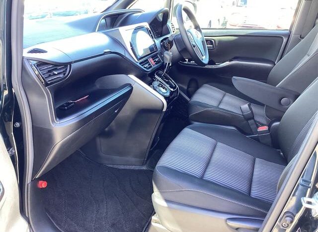 
								TOYOTA VOXY 2020 full									