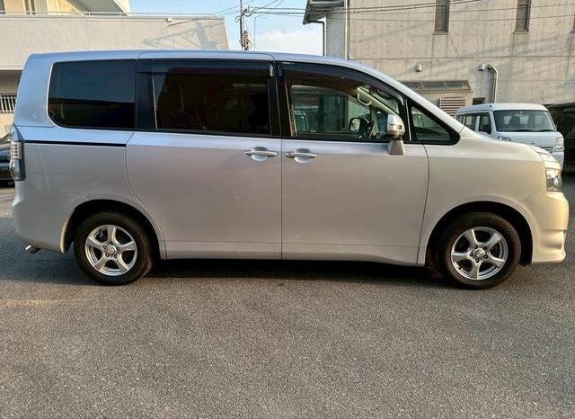 
								TOYOTA VOVY 2008 full									