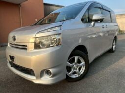 TOYOTA VOVY 2008