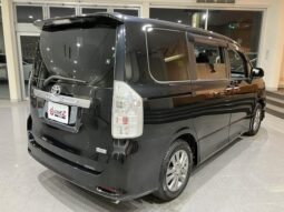 TOYOTA VOVY 2011