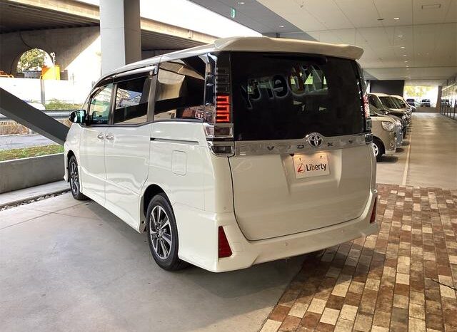 
								TOYOTA VOXY 2020 full									