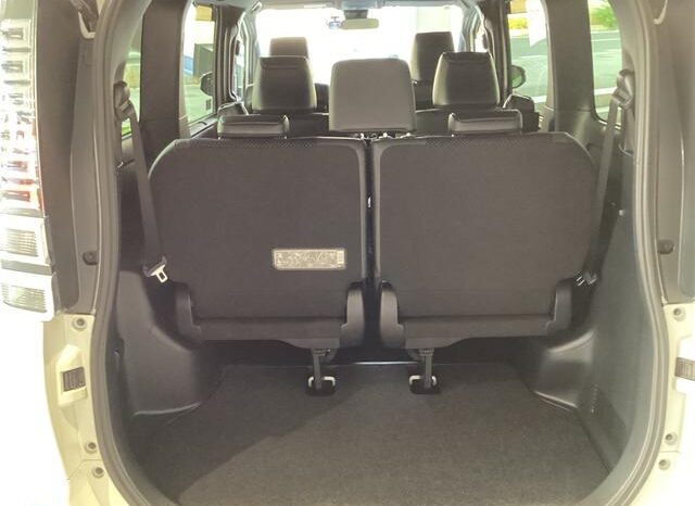 
								TOYOTA VOXY 2020 full									