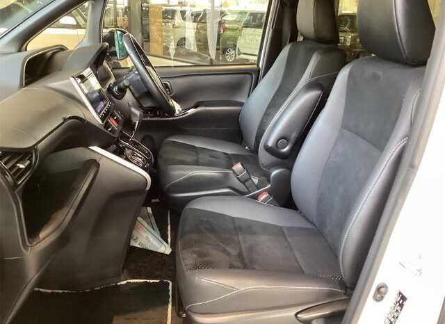 
								TOYOTA VOXY 2020 full									