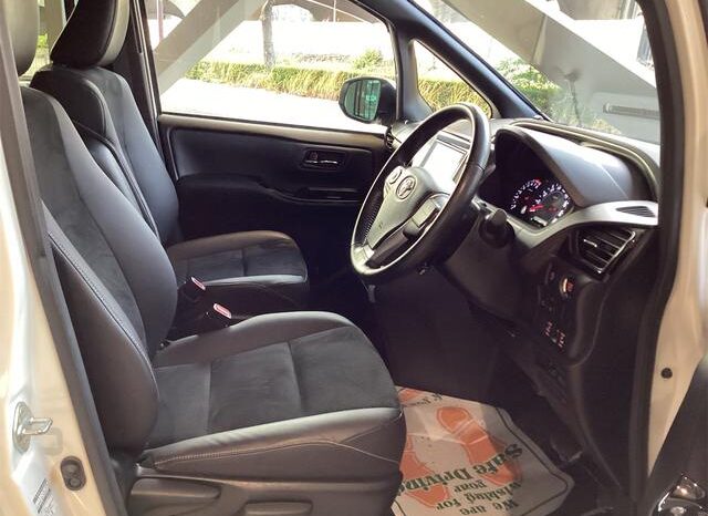 
								TOYOTA VOXY 2020 full									