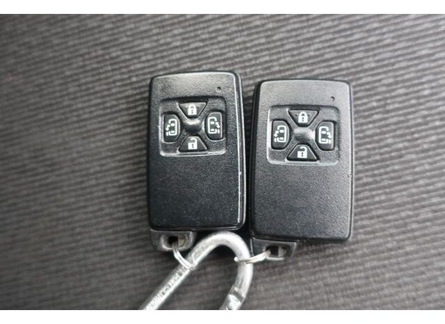 
								TOYOTA VOXY 2013 full									