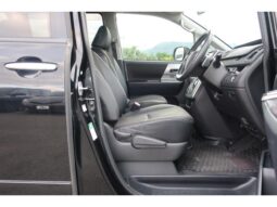 
										TOYOTA VOXY 2013 full									