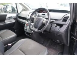 
										TOYOTA VOXY 2013 full									