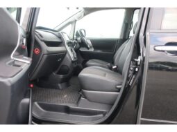 
										TOYOTA VOXY 2013 full									