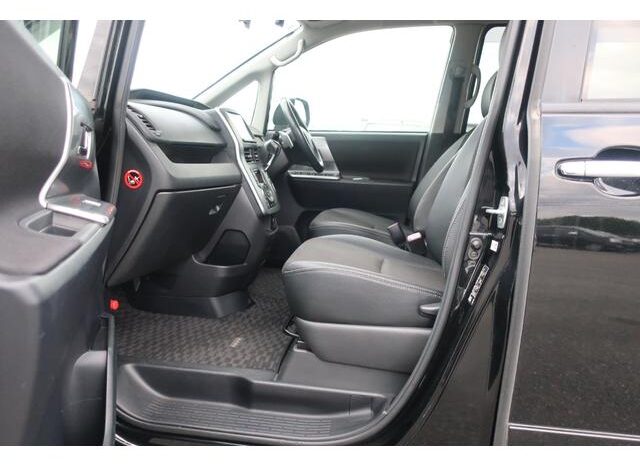 
								TOYOTA VOXY 2013 full									