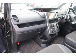 
										TOYOTA VOXY 2013 full									