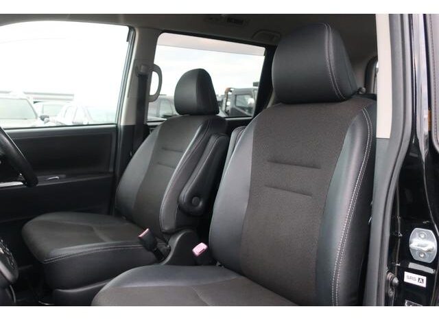 
								TOYOTA VOXY 2013 full									