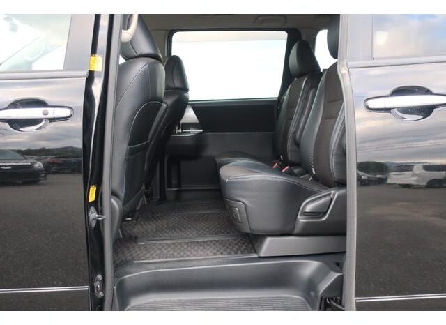 
								TOYOTA VOXY 2013 full									