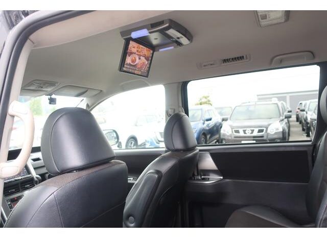 
								TOYOTA VOXY 2013 full									