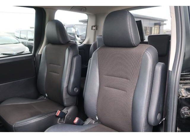 
								TOYOTA VOXY 2013 full									