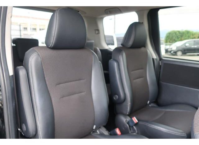 
								TOYOTA VOXY 2013 full									