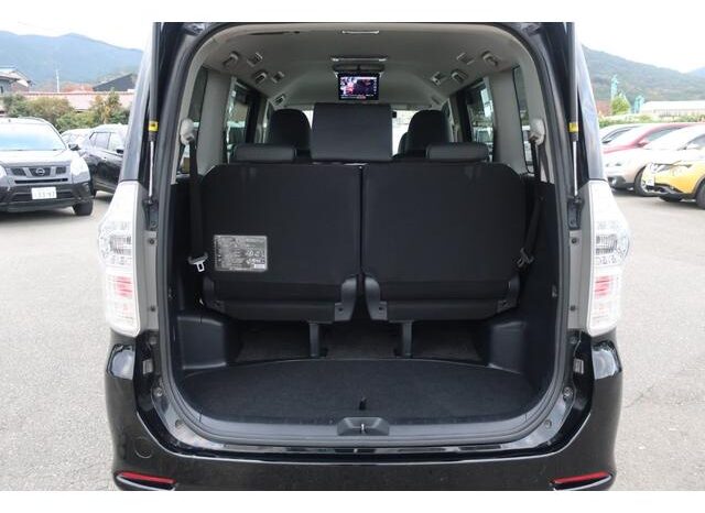 
								TOYOTA VOXY 2013 full									