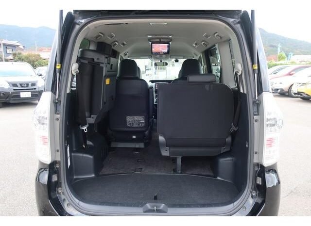 
								TOYOTA VOXY 2013 full									