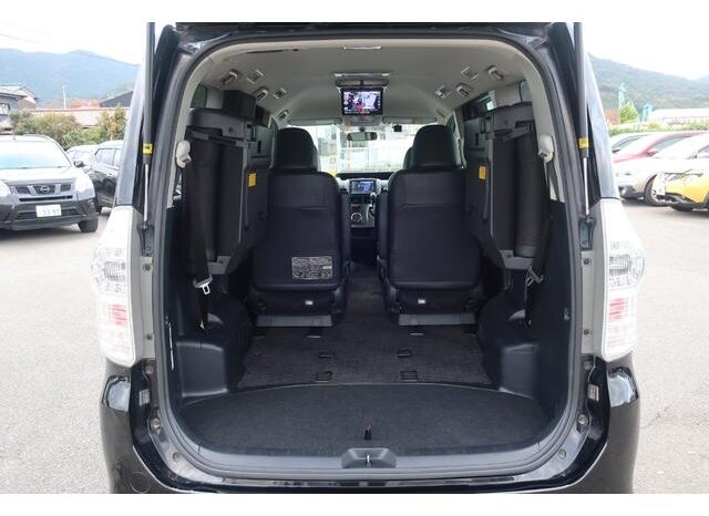 
								TOYOTA VOXY 2013 full									