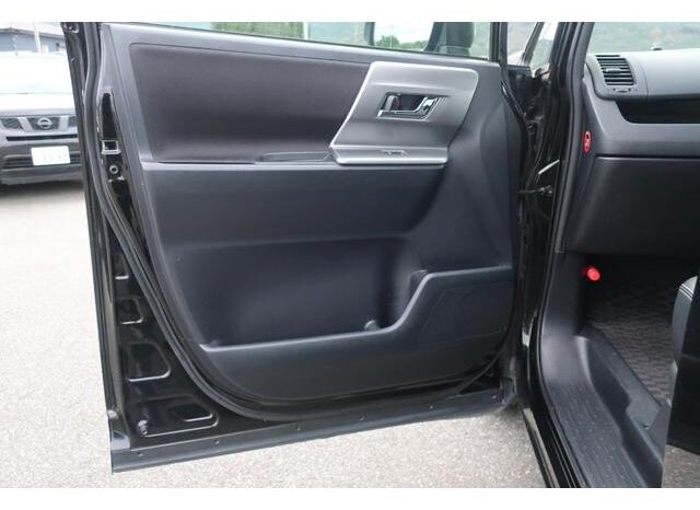 
								TOYOTA VOXY 2013 full									