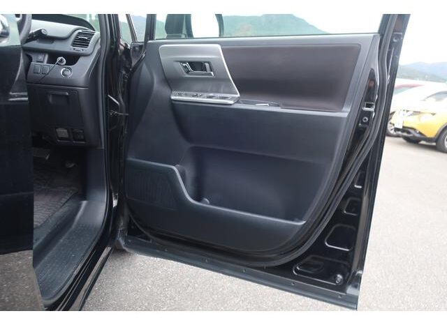 
								TOYOTA VOXY 2013 full									