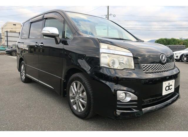 
								TOYOTA VOXY 2013 full									