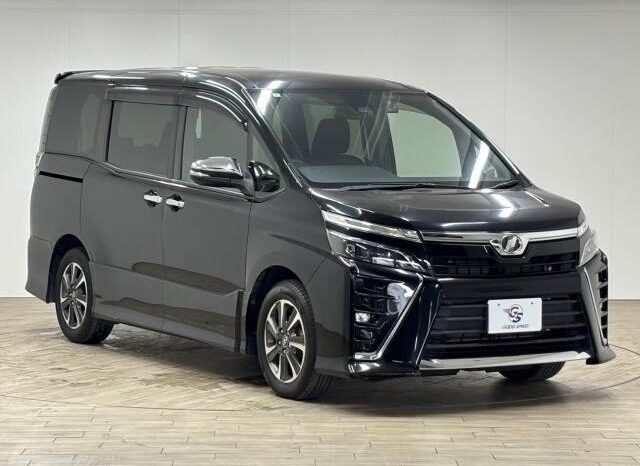 
								TOYOTA VOXY 2018 full									
