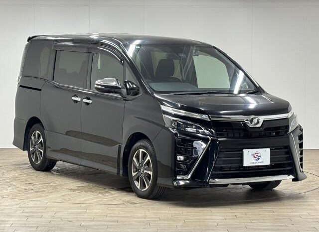 
								TOYOTA VOXY 2018 full									