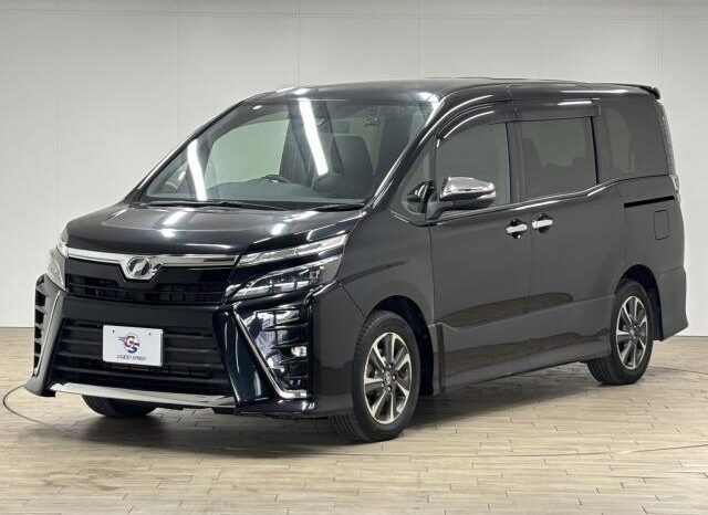 
								TOYOTA VOXY 2018 full									