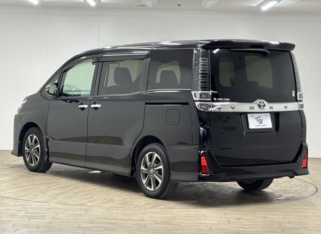 
								TOYOTA VOXY 2018 full									