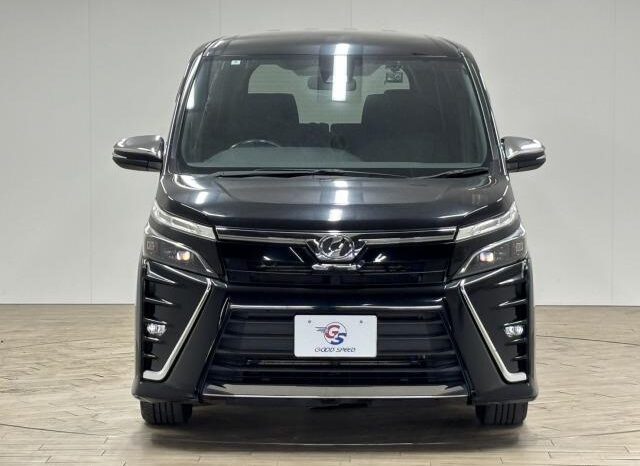 
								TOYOTA VOXY 2018 full									