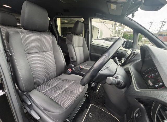 
								TOYOTA VOXY 2018 full									