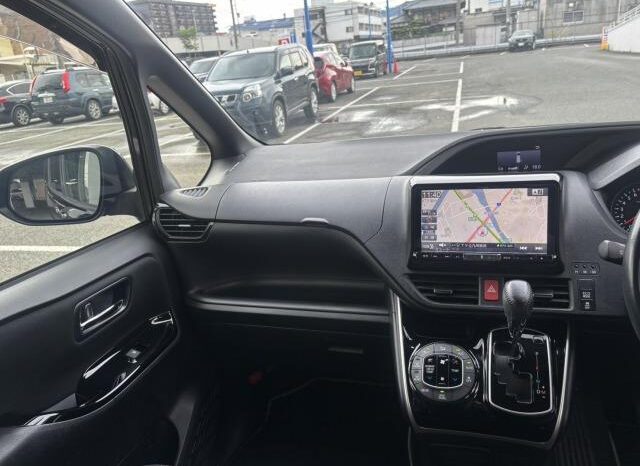 
								TOYOTA VOXY 2018 full									