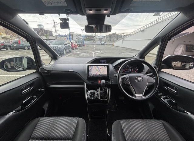 
								TOYOTA VOXY 2018 full									