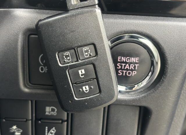 
								TOYOTA VOXY 2018 full									